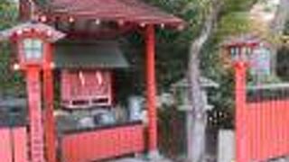 車折神社の境内にあります