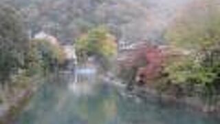 渡月橋の南にあります