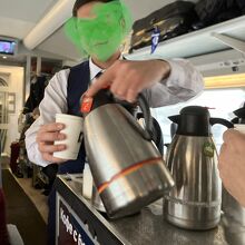 車内販売や無料サービスもあります