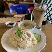 ジョッキでカフェオレ、タイ米が美味い！幸せ