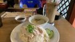 雑居ビルの2階にあり見逃してしまいそうなのに〜客多し