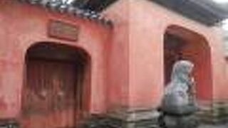 細かな装飾がおもしろい。