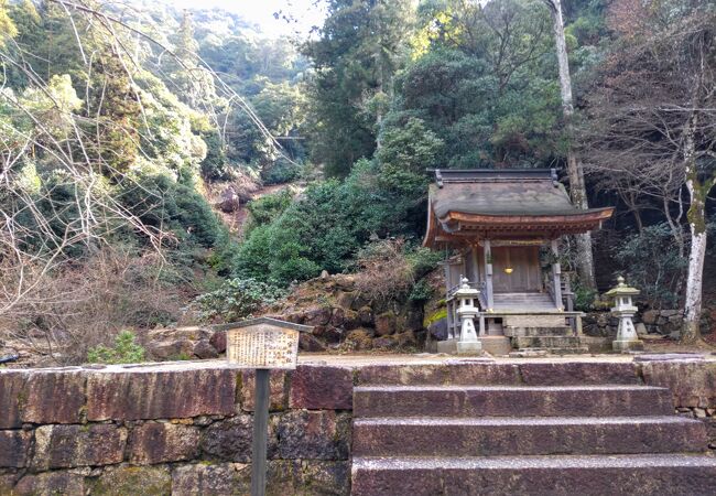 石段の道が整備され、主要登山3コースの中では最も歩きやすい。