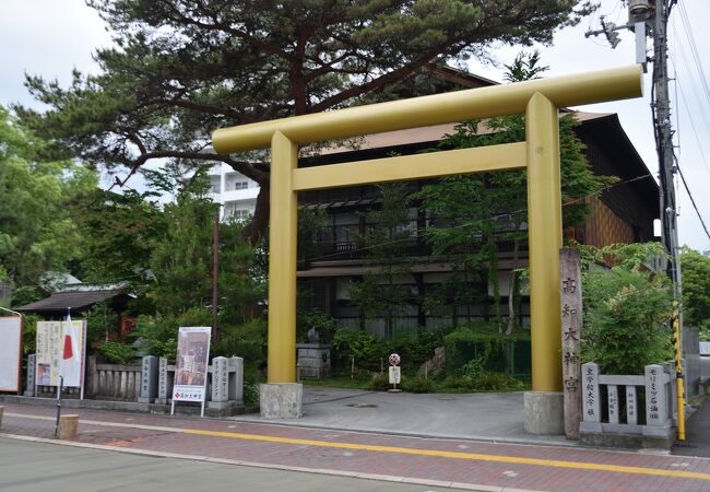 高知市内の繁華街にある神社