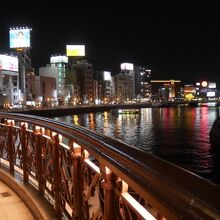 やっぱり夜に訪れたい。