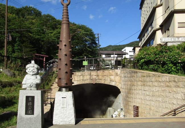 温泉地としての雰囲気が感じられます