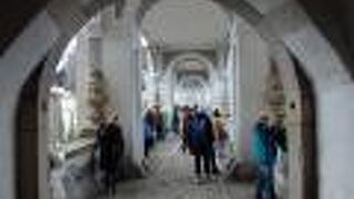 お城からの眺望が楽しめるプラーシュトヴィ橋