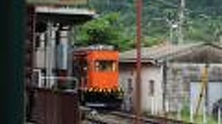 地下道がある。