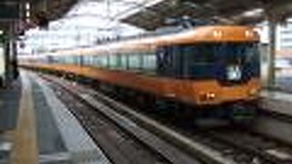 志摩線へつながっています