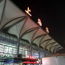 夜の上海駅