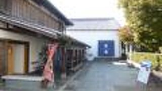 うだつの町並みに隣接