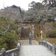 武雄神社の一の鳥居と三の鳥居は肥前鳥居です。