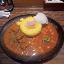 合いがけカレー。チャナマサラとポークビンダルー。