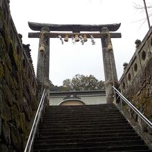 武雄神社さんの鳥居は肥前鳥居です。