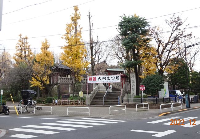 墨田川沿いの道路です。浅草駅から乳山聖天に向かう時に使いました。