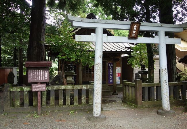 大平台駅の横のささやかな神社