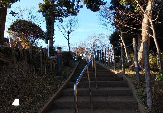 江ノ島を望む高台にある公園