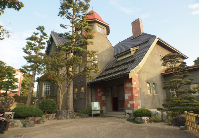 貴族院議員をしていた藤田謙一が大正８年（１９１９年）に建てた別邸