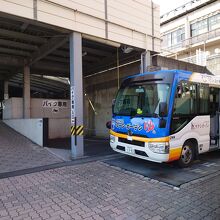 送迎バスは八王子駅や橋本駅からあり便利。