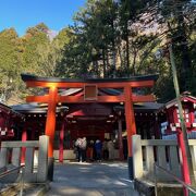 芦ノ湖の前、清々しい神社　箱根神社