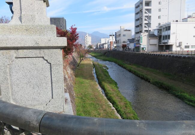 松本城手前