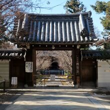 落ち着いた構え