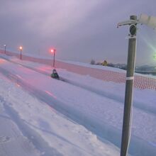 大雪像に設置される巨大滑り台は是非滑って頂きたいですね。