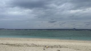 本島屈指の透明度を誇るビーチ