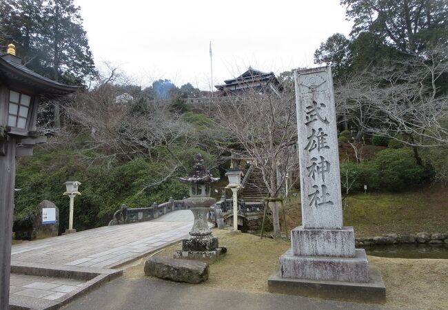 一の鳥居、三の鳥居は肥前鳥居の形式があります。