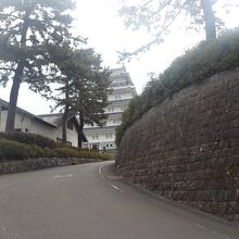 天守閣への道は長くはないですがかなり急です。