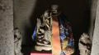 唐人屋敷エリアの入り口にあります。