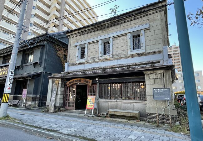 小樽硝子屋本舗和蔵 (旧梅や商店)