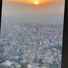 街がオレンジに