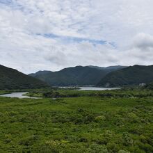 カヌーが無理な方でも近くの展望台からの眺めも壮大。