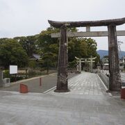 小城公園の一角にある岡山神社は藩祖鍋島元茂公と二代目藩主鍋島直能公をご祭神にしています。
