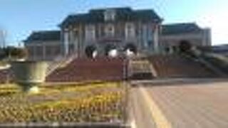 壮大な面積のテーマパークです