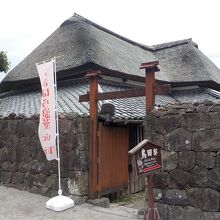 島田邸は藩主から特別に許可された門があります。