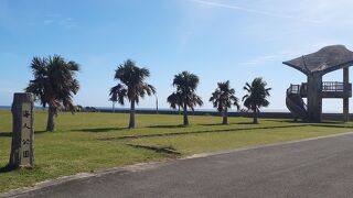 細崎港の隣にある広い公園