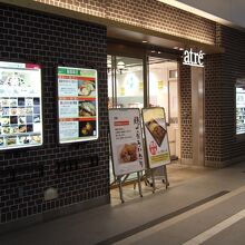 北改札の中にもお店がありました