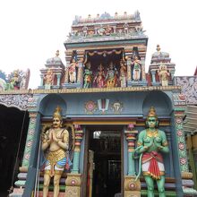 スリ バダパティラ カリアマン寺院