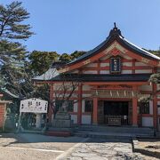 住宅地の中に