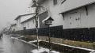 冬は鯉はいませんが、雪景色が雰囲気あります