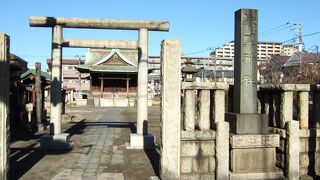 鶴見市場駅近くの神社