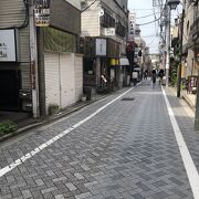 和食屋さんが多い普通の道