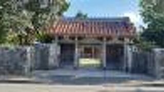 沖縄らしいお寺です