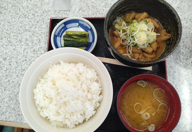 パーキングのもつ煮定食