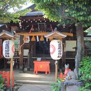 上野恩賜公園に隣接するこじんまりとした神社