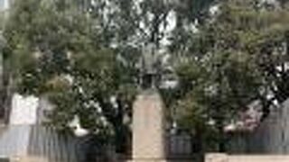 日本銀行の近くに次の一万円札の人が