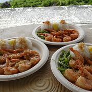 シュリンプを食べた後は散歩道