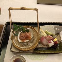 広い宴会場で椅子席で、美味しかったです。